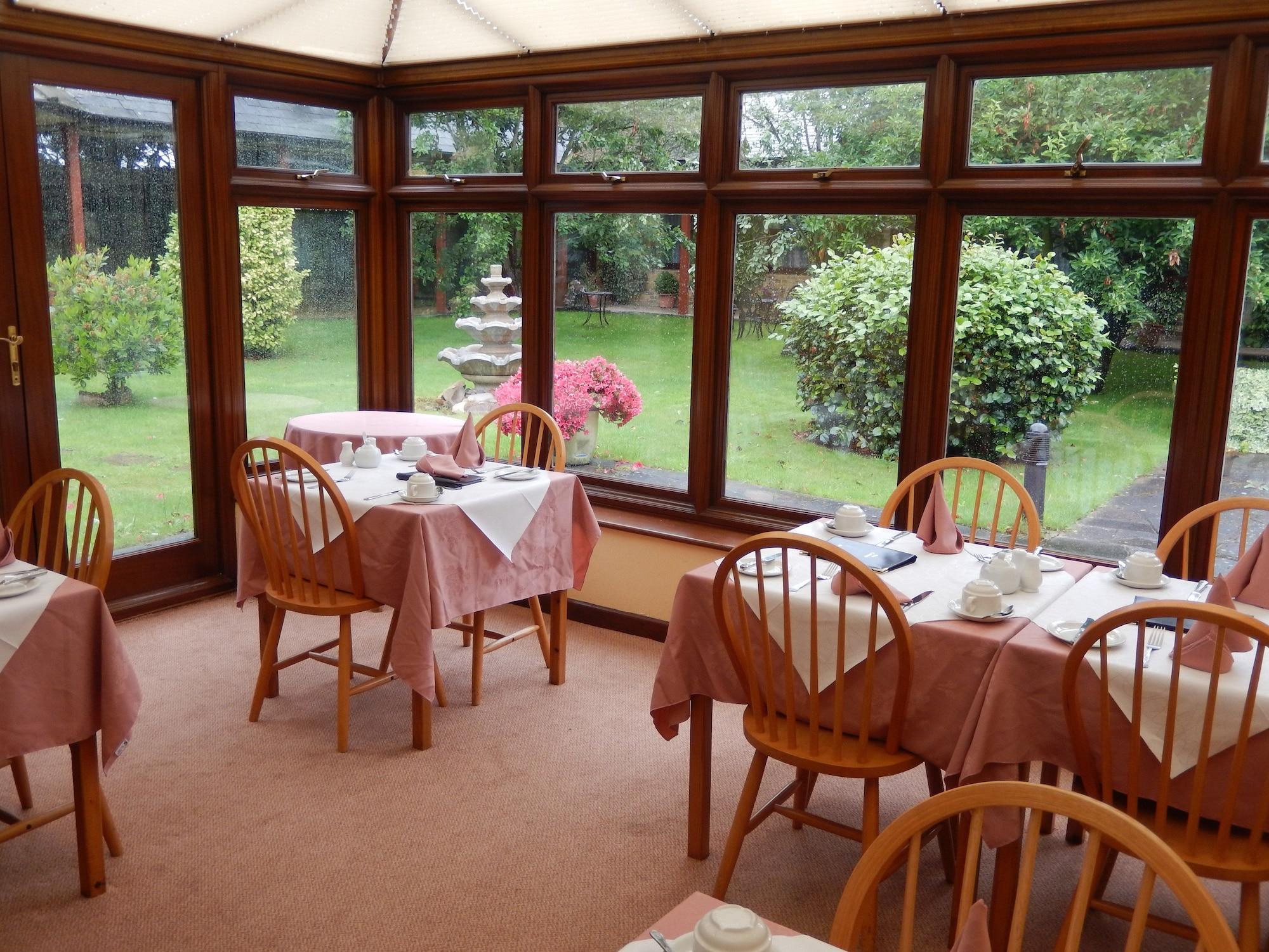 Cottage Guest House Ґіллінґдон Ресторан фото
