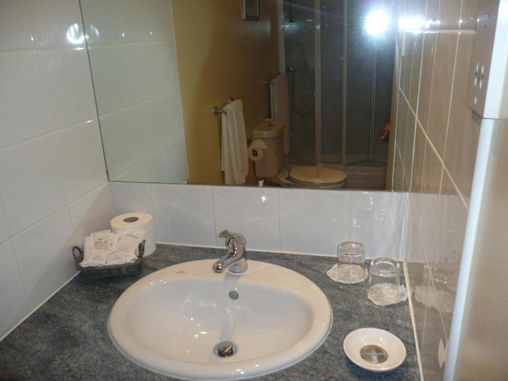 Cottage Guest House Ґіллінґдон Екстер'єр фото