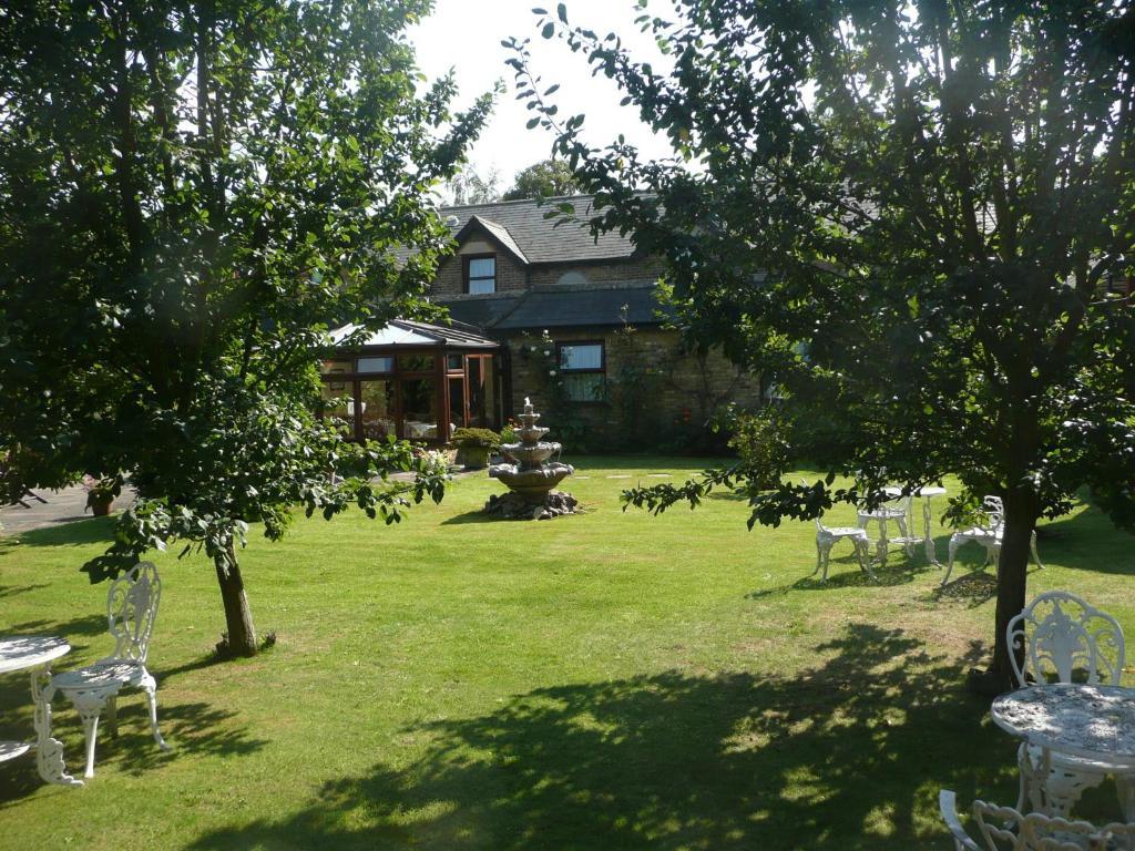 Cottage Guest House Ґіллінґдон Екстер'єр фото