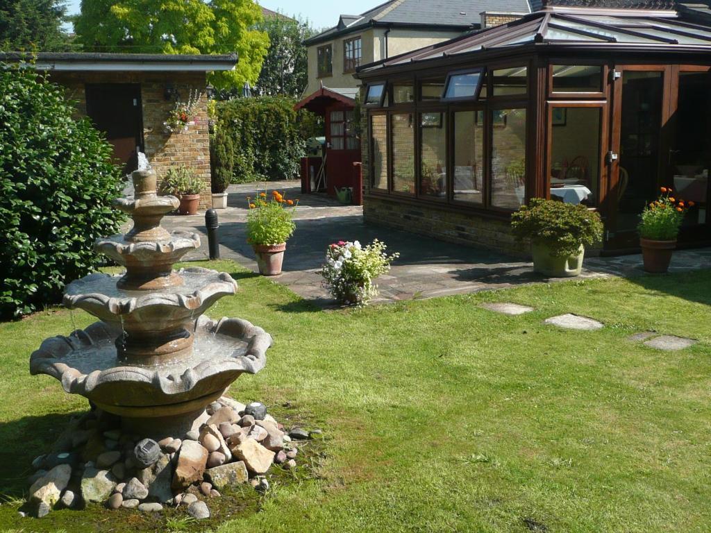 Cottage Guest House Ґіллінґдон Екстер'єр фото